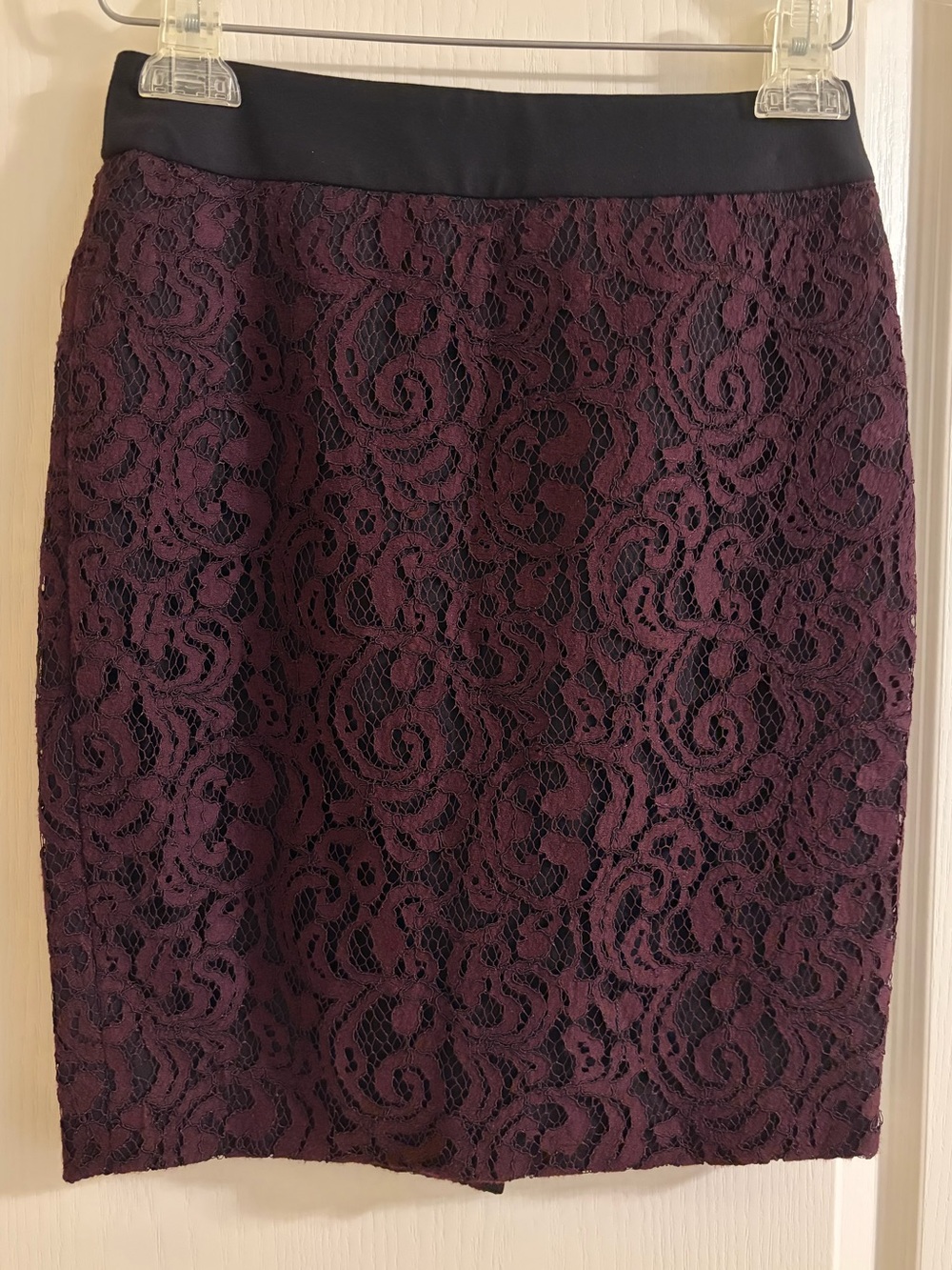 LOFT 00P Plum/purple Lace over black Pencil Skirt with Black Waistband